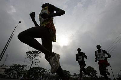 Athletes run during the Nairobi Marathon 2008 at Nyayo Sports Centre in the outskirts of Nairobi October 26, 2008. Kikwei Tuiyange of Kenya won the event. REUTERS/Antony Njuguna (KENYA)